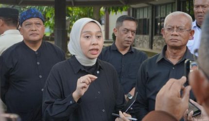Putri Karlina Turun Langsung Tertibkan PKL di Kawasan Pemda Garut Larang Jual Beli LapakPutri Karlina Turun Langsung Tertibkan PKL di Kawasan Pemda Garut Larang Jual Beli LapakPutri Karlina Turu