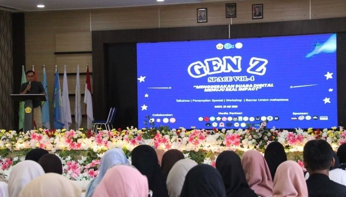 Peserta mengikuti talkshow GEN Z Space Vol.4 di IPI Garut yang membahas pemanfaatan digitalisasi untuk dampak nyata generasi muda