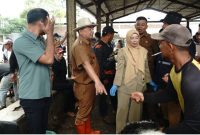 Bupati Garut Abdusy Syakur Amin didampingi Kepala Dinas Perikanan dan Peternakan, drh. Dyah Savitri,bSidak Pasar Hewan Bayongbong Jelang Idul Adha 2026