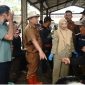 Bupati Garut Abdusy Syakur Amin didampingi Kepala Dinas Perikanan dan Peternakan, drh. Dyah Savitri,bSidak Pasar Hewan Bayongbong Jelang Idul Adha 2026