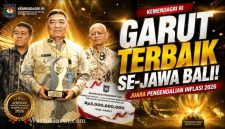Bupati Garut Abdusy Syakur Amin menerima Penghargaan Pengendalian Inflasi Terbaik I tingkat Kabupaten Regional Jawa-Bali dari Kemendagri RI di Yogyakarta