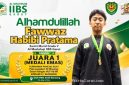 Fawwaz Habibi Pratama, santri Grade V Al Mashduqi IIBS Garut, menunjukkan medali emas usai meraih Juara 1 pada Turnamen Pencak Silat Piala Pangdam III Siliwangi di Bandung.