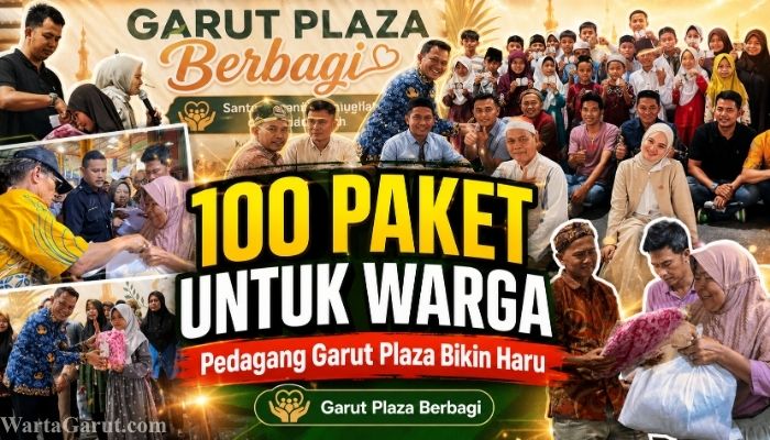 Ketua Pedagang Garut Plaza, Aries Nuramdan, menyerahkan bantuan dalam program Garut Plaza Berbagi yang menyalurkan 100 paket sembako serta santunan untuk anak yatim dan kaum dhuafa di Kabupaten Garut.