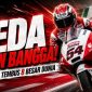 Veda Ega Pratama memacu motor Honda Team Asia pada Moto3 Italia 2026 di Mugello. Start dari posisi 13, pembalap Indonesia itu sukses finis di peringkat kedelapan dan bertahan di lima besar klasemen dunia.