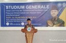 Wakil Menteri Pendidikan Dasar dan Menengah RI, Fajar Riza Ul Haq, menyampaikan materi Studium Generale tentang Deep Learning dan Transformasi Pendidikan di Gedung Dakwah Muhammadiyah Garut, Sabtu (6/6/2026)