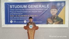Wakil Menteri Pendidikan Dasar dan Menengah RI, Fajar Riza Ul Haq, menyampaikan materi Studium Generale tentang Deep Learning dan Transformasi Pendidikan di Gedung Dakwah Muhammadiyah Garut, Sabtu (6/6/2026)