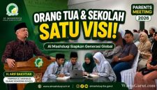 Direktur Al Mashduqi Islamic School Garut H. Arif Bakhtiar, S.Th.I., M.M. saat memimpin Parents Meeting Al Mashduqi International Islamic Boarding School (IIBS) Garut sebagai upaya memperkuat sinergi sekolah dan orang tua dalam mendampingi tumbuh kembang santri baru.