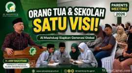 Direktur Al Mashduqi Islamic School Garut H. Arif Bakhtiar, S.Th.I., M.M. saat memimpin Parents Meeting Al Mashduqi International Islamic Boarding School (IIBS) Garut sebagai upaya memperkuat sinergi sekolah dan orang tua dalam mendampingi tumbuh kembang santri baru.