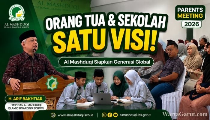Direktur Al Mashduqi Islamic School Garut H. Arif Bakhtiar, S.Th.I., M.M. saat memimpin Parents Meeting Al Mashduqi International Islamic Boarding School (IIBS) Garut sebagai upaya memperkuat sinergi sekolah dan orang tua dalam mendampingi tumbuh kembang santri baru.