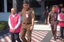 Petugas Kejaksaan Negeri Garut melakukan proses Tahap II terhadap tiga tersangka kasus dugaan korupsi kredit PT BPR Intan Jabar Kabupaten Garut yang diduga menyebabkan kerugian negara sekitar Rp5 miliar.