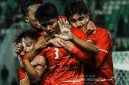 Pemain Timnas Indonesia U-19 merayakan kemenangan pada fase grup Piala AFF U-19 2026. Garuda Muda masih bersaing ketat dengan Malaysia dan Kamboja dalam perebutan tiket semifinal melalui jalur runner up terbaik. (Dokumentasi Timnas Indonesia)