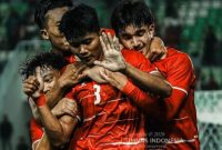 Pemain Timnas Indonesia U-19 merayakan kemenangan pada fase grup Piala AFF U-19 2026. Garuda Muda masih bersaing ketat dengan Malaysia dan Kamboja dalam perebutan tiket semifinal melalui jalur runner up terbaik. (Dokumentasi Timnas Indonesia)