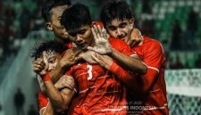 Pemain Timnas Indonesia U-19 merayakan kemenangan pada fase grup Piala AFF U-19 2026. Garuda Muda masih bersaing ketat dengan Malaysia dan Kamboja dalam perebutan tiket semifinal melalui jalur runner up terbaik. (Dokumentasi Timnas Indonesia)