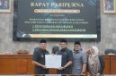 Bupati Garut Abdusy Syakur Amin menyampaikan Nota Pengantar KUA-PPAS APBD Garut 2027 dalam Rapat Paripurna DPRD Kabupaten Garut, Jumat (17/7/2026).