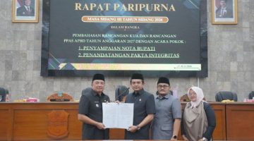 Bupati Garut Abdusy Syakur Amin menyampaikan Nota Pengantar KUA-PPAS APBD Garut 2027 dalam Rapat Paripurna DPRD Kabupaten Garut, Jumat (17/7/2026).