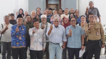 Bupati Garut Abdusy Syakur Amin menerima tim Kementan dan IFAD saat evaluasi Program UPLAND yang menyoroti kontribusi kentang Garut hampir 80 persen terhadap produksi Jawa Barat