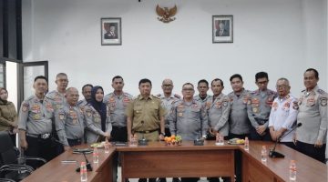 Bupati Garut Abdusy Syakur Amin saat melakukan kunjungan kerja ke Kantor Dinas Perhubungan Kabupaten Garut dan menyoroti penanganan kendaraan ODOL serta penataan parkir.