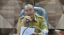 Kepala Disperkim Kabupaten Garut, Rika Agustiana, membahas perubahan Perbup PSU Perumahan Garut untuk memperkuat pengelolaan PSU, perlindungan penghuni, dan kepastian hukum bagi kawasan perumahan. Foto: Diskominfo Garut.