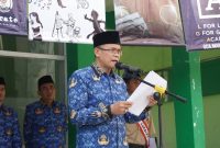 Caption
Kepala MAN 1 Garut memimpin upacara Hari Anak Nasional Ke-42 sebagai bentuk komitmen mewujudkan madrasah ramah anak.