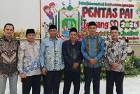 Kontingen Kabupaten Garut menerima penghargaan setelah berhasil meraih Juara Umum II pada Pentas Pendidikan Agama Islam Jenjang SD Tingkat Provinsi Jawa Barat 2026