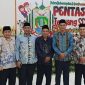 Kontingen Kabupaten Garut menerima penghargaan setelah berhasil meraih Juara Umum II pada Pentas Pendidikan Agama Islam Jenjang SD Tingkat Provinsi Jawa Barat 2026