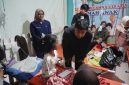 Bupati Garut Abdusy Syakur Amin mengunjungi korban dugaan keracunan Makanan Bergizi Gratis