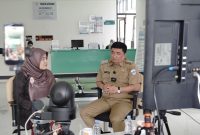 Bupati Garut Abdusy Syakur Amin menghadiri Podcast Rotinsulu Care Live di Klinik Utama Dr. H.A. Rotinsulu Garut.