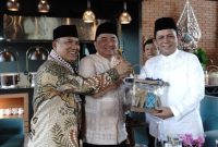 Bupati Garut Abdusy Syakur Amin menerima kunjungan Gubernur Kepulauan Riau Ansar Ahmad untuk membahas peluang kerja sama pembangunan dan pariwisata di Garut.