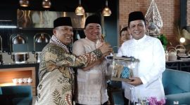 Bupati Garut Abdusy Syakur Amin menerima kunjungan Gubernur Kepulauan Riau Ansar Ahmad untuk membahas peluang kerja sama pembangunan dan pariwisata di Garut.