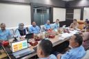 Bupati Garut Abdusy Syakur Amin memimpin rapat pembahasan penetapan modal dasar Perumda Air Minum Tirta Intan Garut sebagai langkah memperkuat layanan air bersih hingga 2037