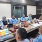Bupati Garut Abdusy Syakur Amin memimpin rapat pembahasan penetapan modal dasar Perumda Air Minum Tirta Intan Garut sebagai langkah memperkuat layanan air bersih hingga 2037