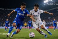 Ilustrasi duel sengit Persib Bandung dan Arema FC pada laga pembuka Piala Presiden 2026.