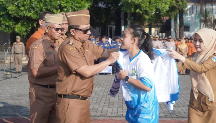 Bupati Garut Abdusy Syakur Amin melepas kontingen Popwilda Jawa Barat 2026 yang akan bertanding di Kota Bandung