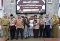Wakil Ketua DPRD Kabupaten Garut H. Subhan Fahmi memberikan motivasi kepada kontingen Pramuka Garut menjelang keberangkatan ke Jambore Nasional 2026.