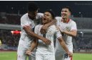 uel perebutan bola pada laga Grup A Piala AFF 2026