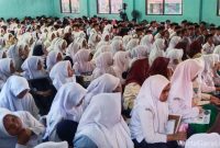 Kepala MAN 1 Garut, Drs. H. Sarip Asbuloh, M.PMat., menjelaskan tingginya minat masyarakat pada PMBM 2026 yang diikuti lebih dari 500 pendaftar dengan kuota hanya 396 siswa.
