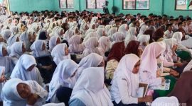 Kepala MAN 1 Garut, Drs. H. Sarip Asbuloh, M.PMat., menjelaskan tingginya minat masyarakat pada PMBM 2026 yang diikuti lebih dari 500 pendaftar dengan kuota hanya 396 siswa.