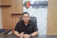 Kasat Reskrim Polres Garut AKP Herman Saputra memberikan keterangan terkait pengungkapan kasus pengeroyokan terhadap petugas penjaga perlintasan kereta api di Leuwigoong.