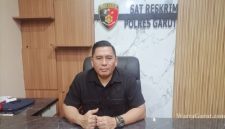 Kasat Reskrim Polres Garut AKP Herman Saputra memberikan keterangan terkait pengungkapan kasus pengeroyokan terhadap petugas penjaga perlintasan kereta api di Leuwigoong.