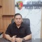 Kasat Reskrim Polres Garut AKP Herman Saputra memberikan keterangan terkait pengungkapan kasus pengeroyokan terhadap petugas penjaga perlintasan kereta api di Leuwigoong.