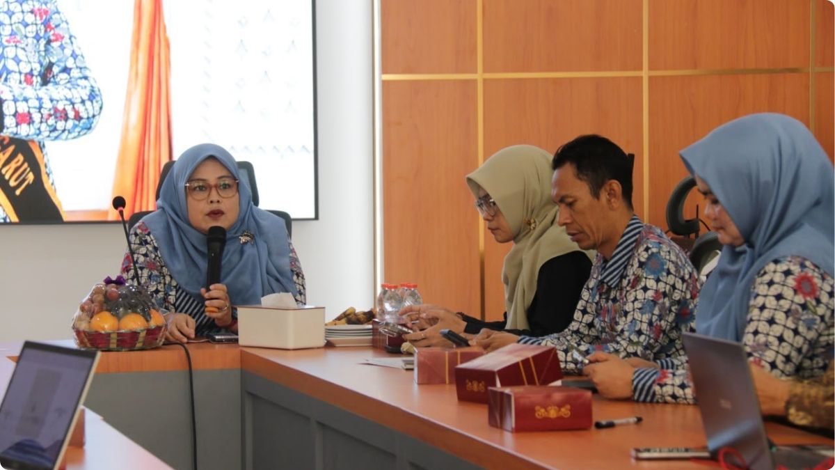 Bunda PAUD Kabupaten Garut bersama Kepala Dinas Pendidikan memimpin rapat koordinasi lintas OPD untuk memantapkan implementasi program wajib belajar 1 tahun pra-sekolah di Kabupaten Garut.
