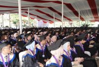 Rektor Universitas Garut, Dr. Irfan Nabhani, S.E., M.T., memimpin Sidang Terbuka Senat Wisuda Sarjana dan Magister Angkatan XLIV Gelombang II Tahun Akademik 2025/2026 di Kampus Universitas Garut, Sabtu (25/7/2026).