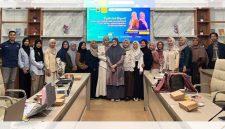 Guru Bahasa Inggris SMA Kabupaten Garut mengikuti pendampingan penyusunan modul ajar berbasis SFL-GBA dan AI.