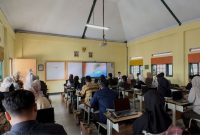 Peserta mengikuti Customer Service Talent Selection di Gedung Utama Al Mashduqi Islamic School Garut, Selasa (11/8/2026).