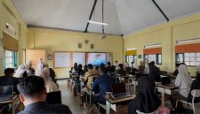Peserta mengikuti Customer Service Talent Selection di Gedung Utama Al Mashduqi Islamic School Garut, Selasa (11/8/2026).