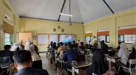 Peserta mengikuti Customer Service Talent Selection di Gedung Utama Al Mashduqi Islamic School Garut, Selasa (11/8/2026).