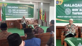 Wakil Ketua PDM Kabupaten Garut Drs. KH. Asep Zakaria saat membuka Halaqah Tarjih VI Qur’an Mapping Tafsir Peradaban di Gedung Dakwah Muhammadiyah Garut, Kamis (13/8/2026).