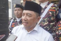 Bupati Garut Abdusy Syakur Amin memberikan keterangan terkait jalan Banjarwangi seusai menghadiri Pelantikan PC Muslimat NU Kabupaten Garut di Gedung Islamic Centre, Garut Kota, Sabtu (15/8/2026).