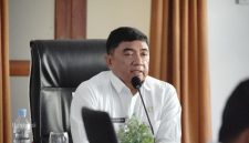 Bupati Garut Abdusy Syakur Amin saat mengikuti Rapat Koordinasi Penanganan Absensi Siswa dan Anak Tidak Sekolah (ATS) di Garut, Rabu (12/8/2026).