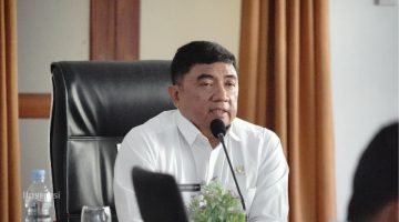 Bupati Garut Abdusy Syakur Amin saat mengikuti Rapat Koordinasi Penanganan Absensi Siswa dan Anak Tidak Sekolah (ATS) di Garut, Rabu (12/8/2026).